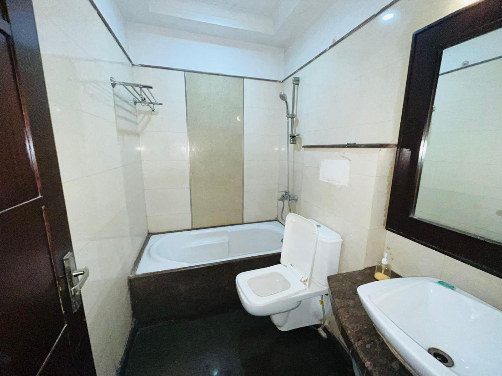 Ar Imperial - Nehru Enclave Luxury Couple Friendly Apartment *